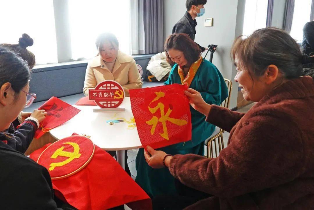 男生眼神时不时落在一个女生身上,有时又害羞不敢看她,为什么?-专业有问必答平台
